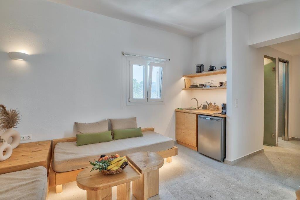 Marinatou Suites Antiparos Room photo